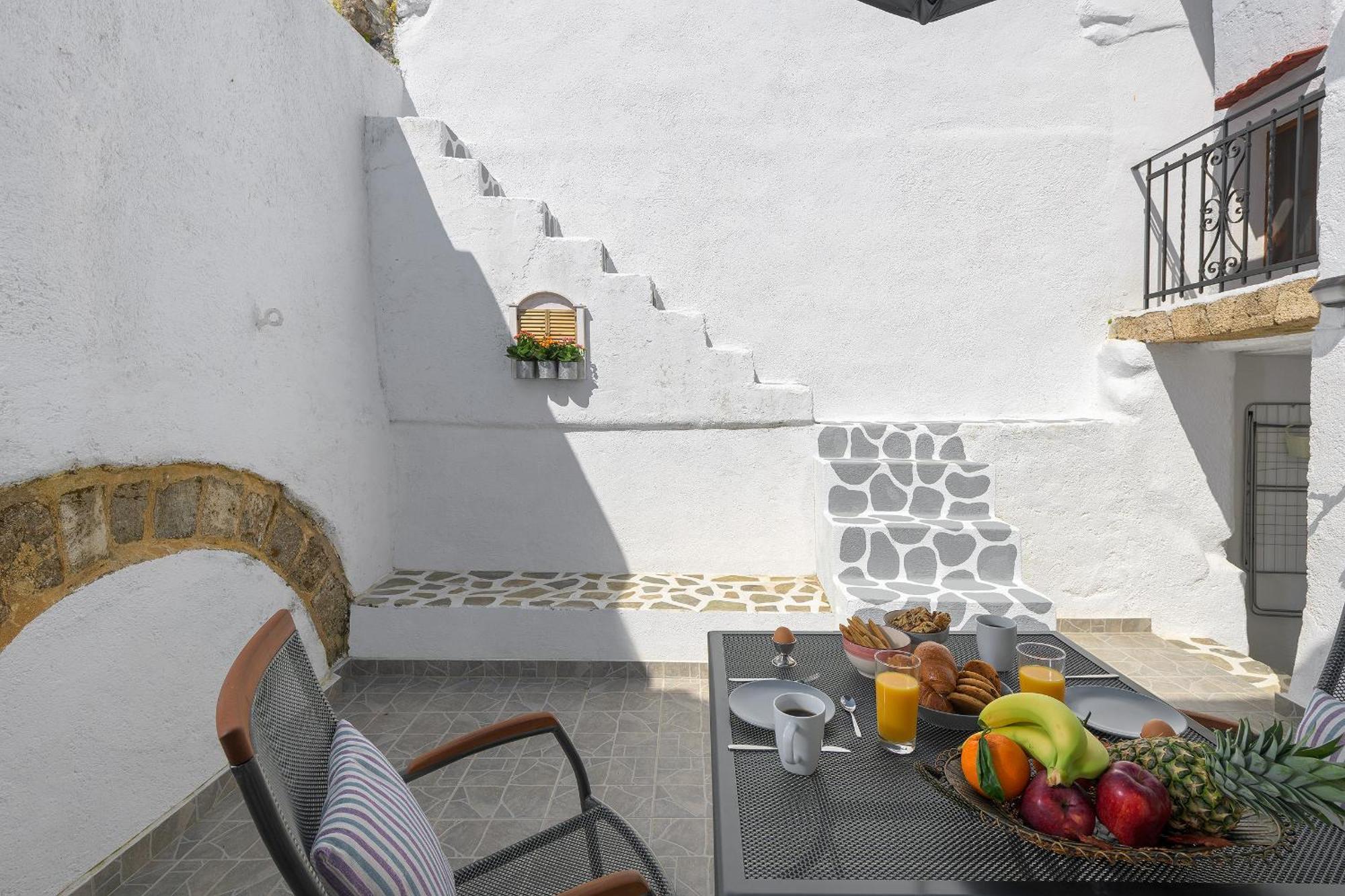 Rustic Self-inn Rhodes City